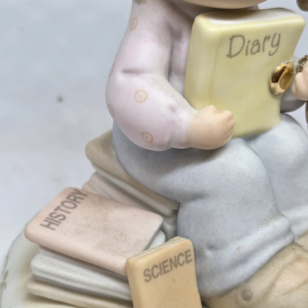 Precious Moments Growing in Grace Age 14 Figurine - Picture 3 of 5